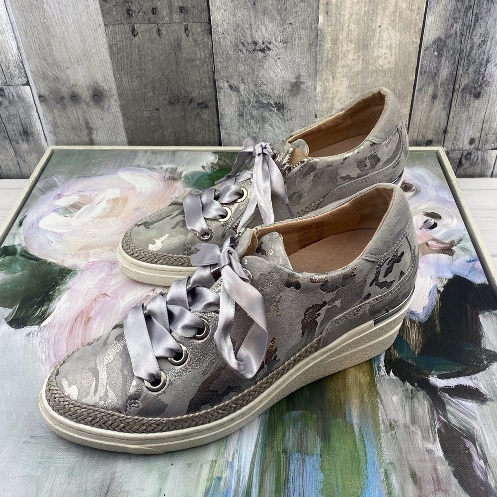 Softwaves Metallic Silver Camo Sneakers Size 7.5. - Picture 2 of 13